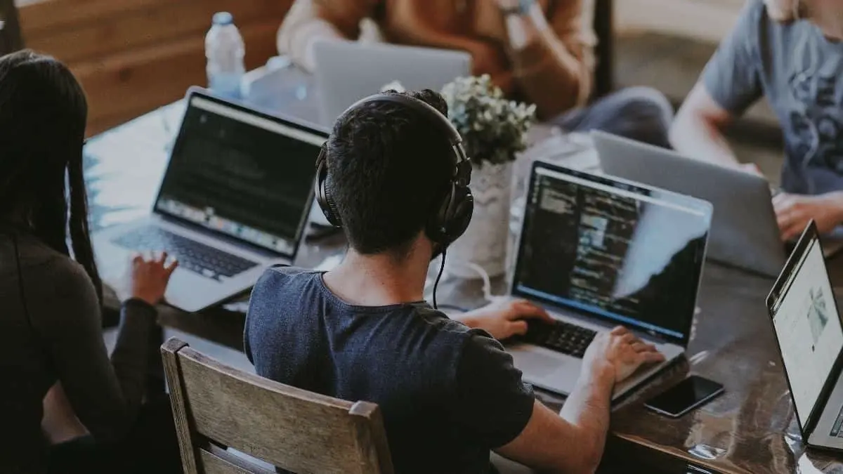 Las Nuevas Tecnologías y su Impacto en el Ámbito Laboral y Empresarial Colombiano