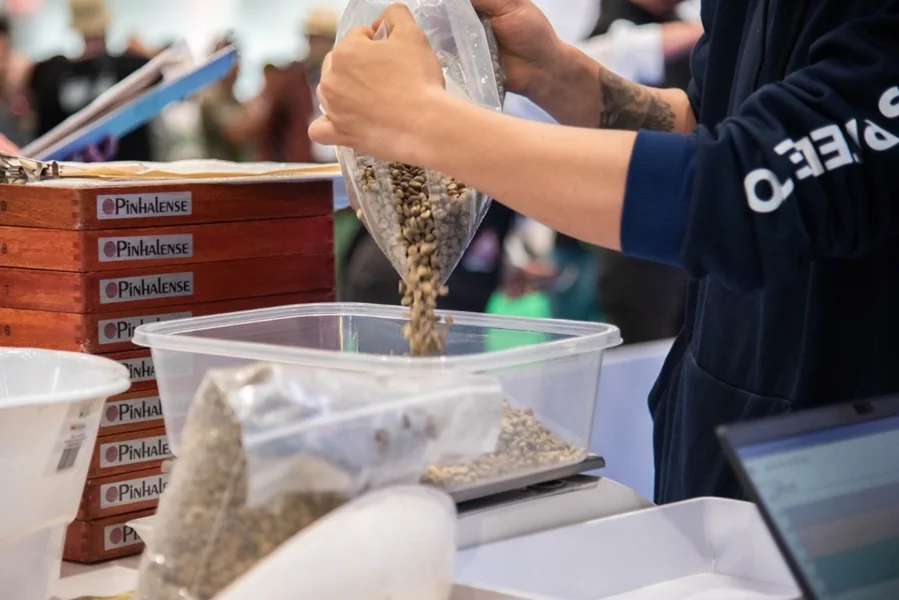 Café en Competencia: Baristas y Tostadores.