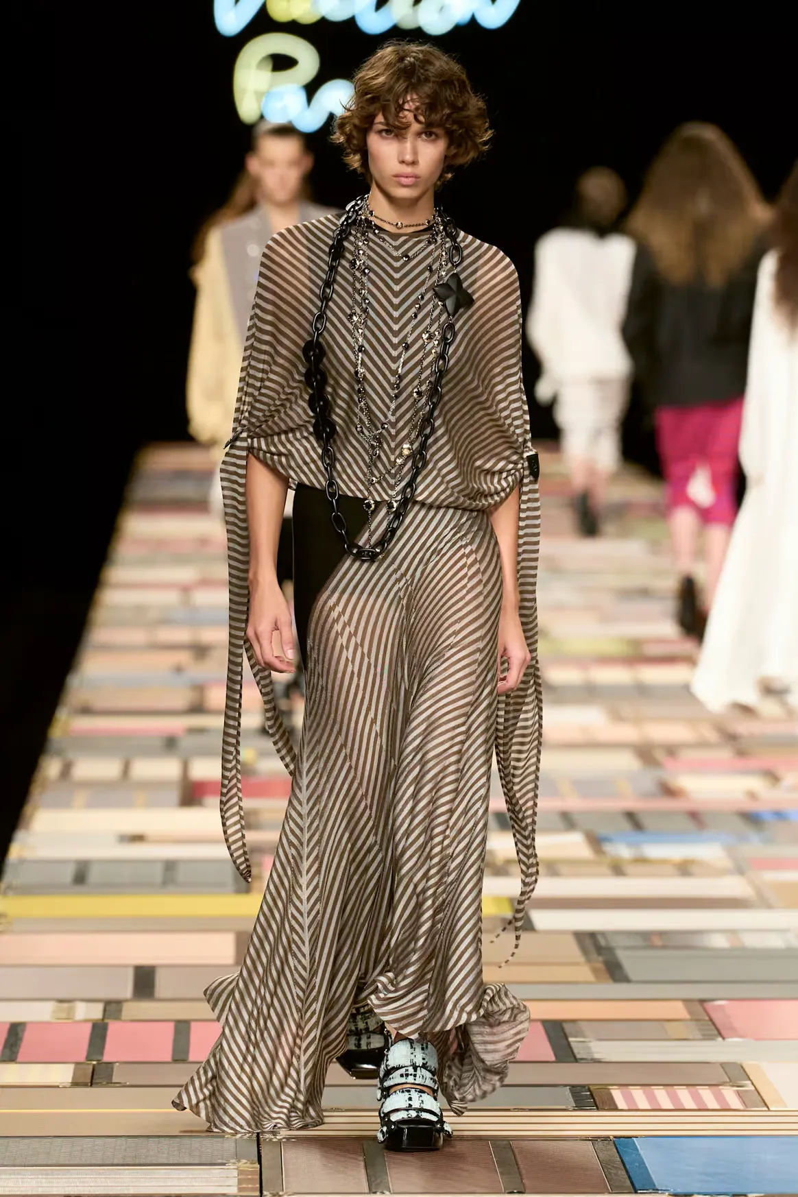 Louis-Vuitton-Lleno de color-en-Paris