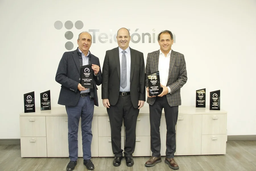 Movistar, Líder en Internet Fijo - De izquierda a derecha: Luis Germán Peña, Directo de Mercadeo Movistar Colombia; Pedro Direne, director de ventas Ookla y Fabián Hernández, presidente CEO Movistar Colombia.
