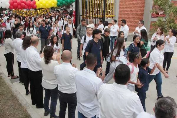 Nueva Sede Escolar Transforma la Educación. Nueva Sede Escolar Transforma la Educación.