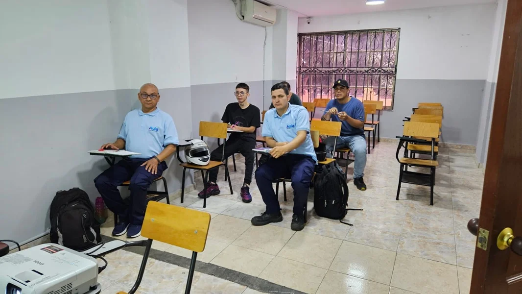 Nuevo Programa en Mecánica de Motos. Nuevo Programa en Mecánica de Motos.