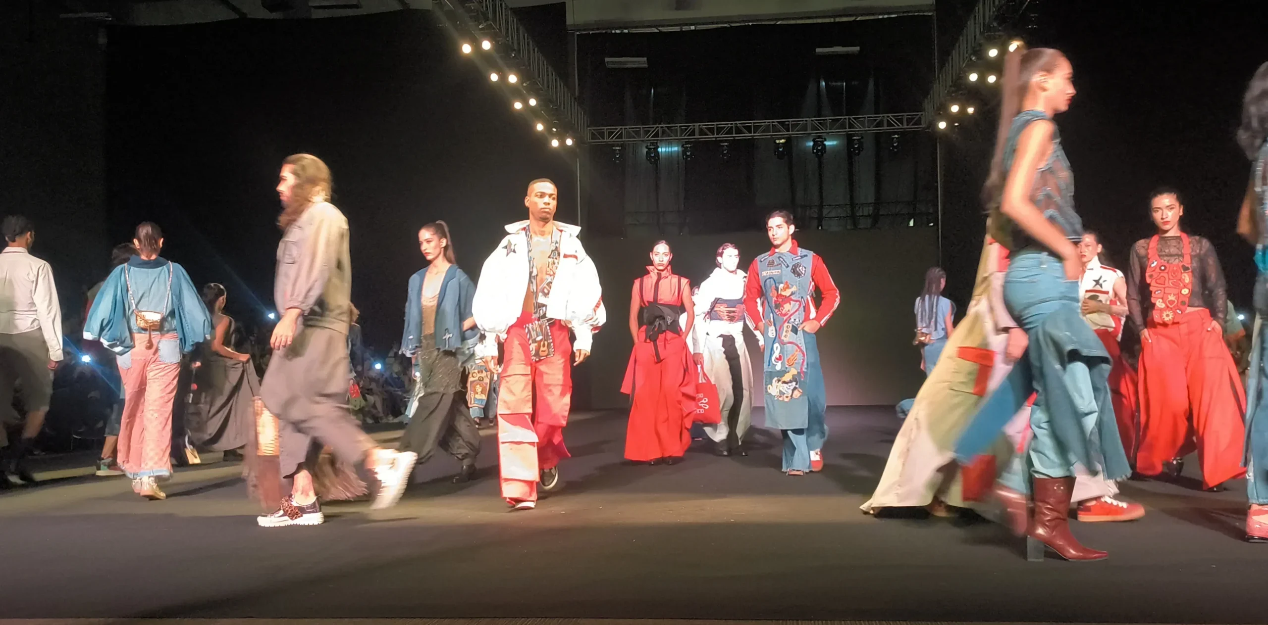 Moda en Movimiento: Un Legado de Inclusión y Talento.