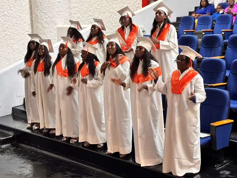 Mujeres Rompen Brechas en Energía. Mujeres Rompen Brechas en Energía.