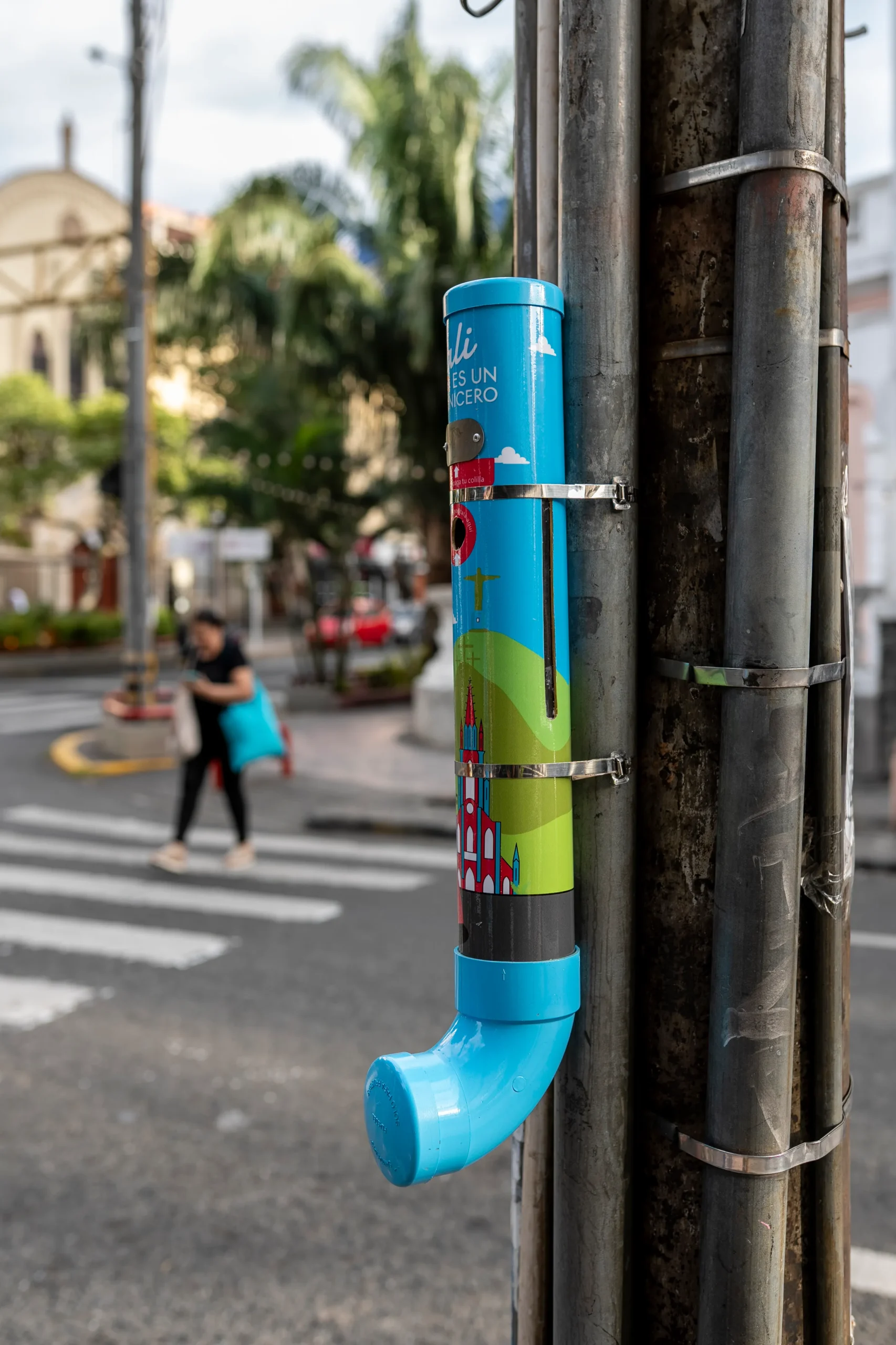 CALI NO ES UN CENICERO y tú tampoco.