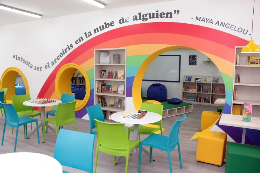 Biblioteca Escolar Impulsa Educación en Cali Biblioteca Escolar Impulsa Educación en Cali