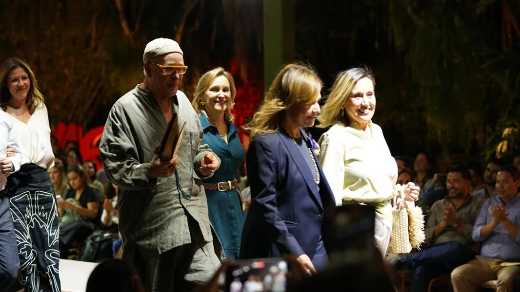 Moda Sostenible Transforma Comunidades. Moda Sostenible Transforma Comunidades.