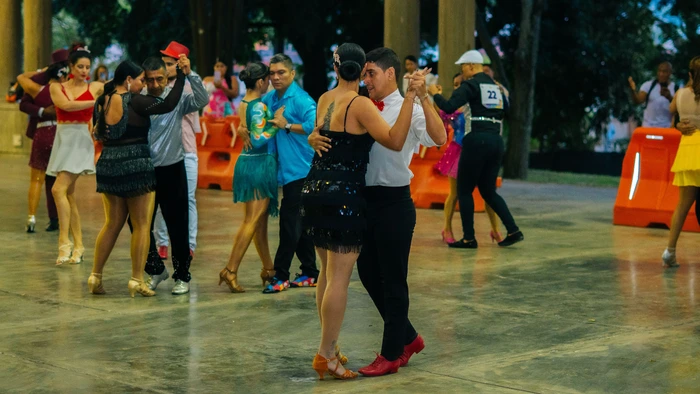 Salsa Cali Vibra el Arranque del Salsódromo 2025 con Cien Parejas Listas para Encender la Feria.